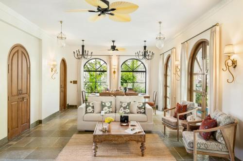 5BHK Lux Villa by Goaquarters Pool Butler Siolim