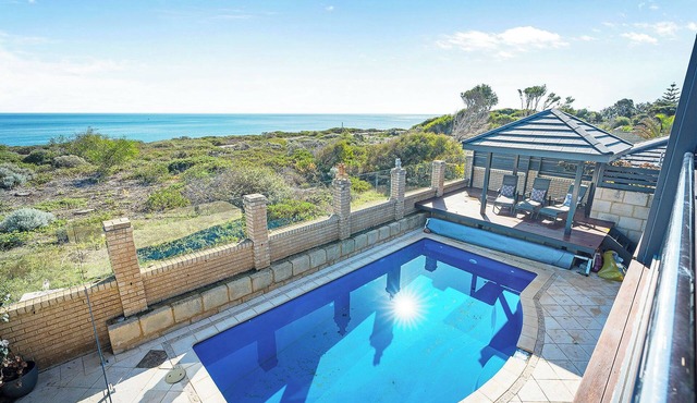 Absolute Oceanfront Retreat in Halls Head