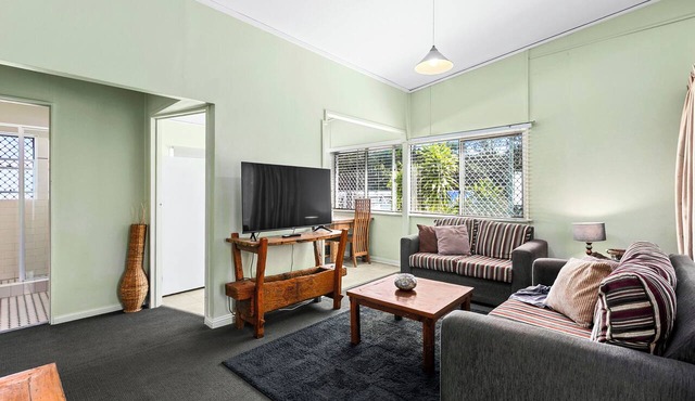 Beach front complex Coconut Palms Unit 1 in Scarness