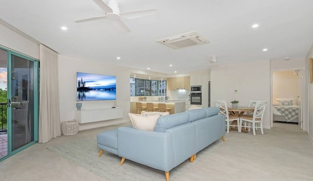 Beachfront Apartment The Strand in North Ward