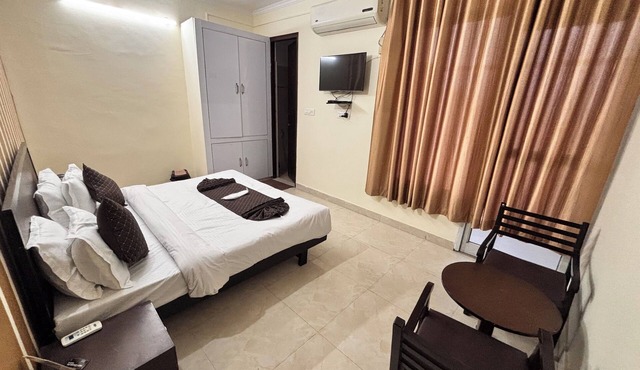 Beautiful 1-bedroom hotel with AC in peaceful Rishikesh in Rishikesh