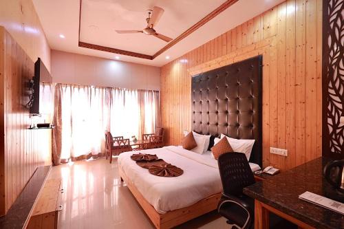 Blue Pine Resort in Lansdowne