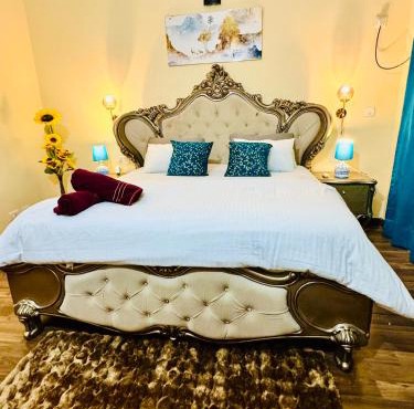 Celebirity garden 4 bhk -5 Bed Lulu and plassio mall gomti nagar in Lucknow