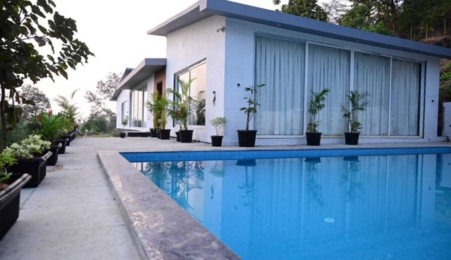 Charming 3-bedroom villa with AC in Casa Forest Villa, Alibag