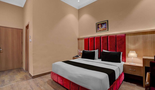 Classic King Clubhouse Vytilla Kochi