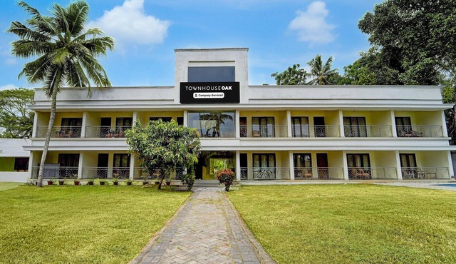 Classic with BalconyTownhouse Oak Lakeview in Kovalam