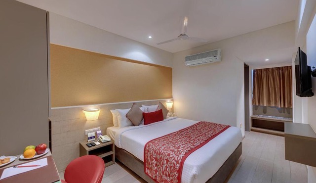 Click Hotel Vadodara 400 Mtr from Railway Station