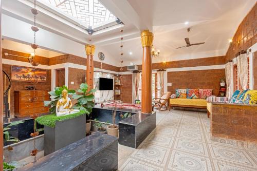 Courtyard Banyan Rustic 2 BHK villa with pool, gazebo By ELIVAAS Signature in Nandigunda