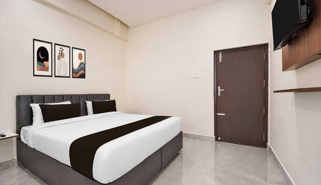 Deluxe King Clubhouse Vytilla Kochi