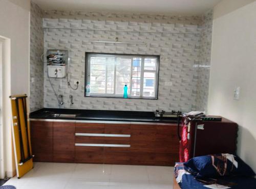 Deluxe Pune Mumbai highway Tathwade deluxe