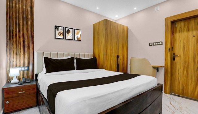 DeluxeHotel Pratee Heights in Bhubaneswar