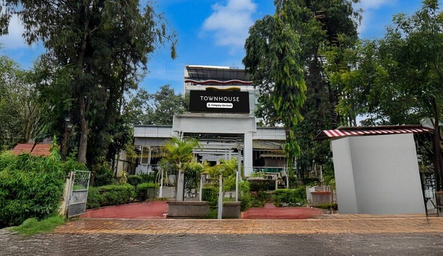 DeluxeHotel Sarovar