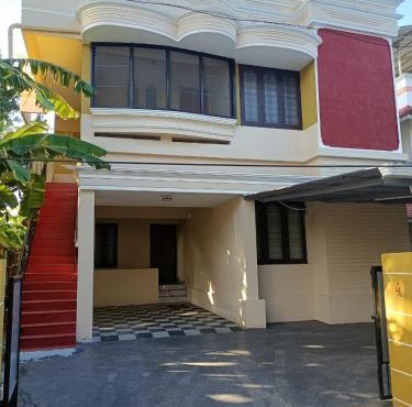 Dwaraka Serviced Villa - Near Sree Padmanabha Swamy Temple, Trivandrum -AC Rooms & Parking