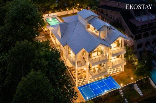 EKOSTAY - Lux -Casa Bella with Peddle Court & Sunset Balcony View