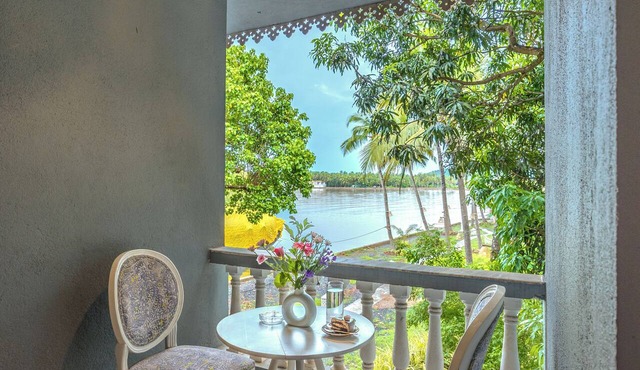 ELIVAAS Peace & Calm Room with Balcony