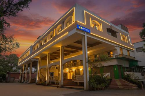 FabHotel Om Sai I