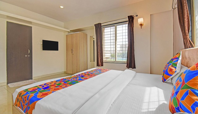 Fabhotel Panchsheel Crown