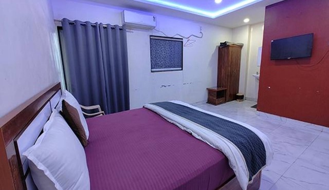 Fabhotel The Royal Inn