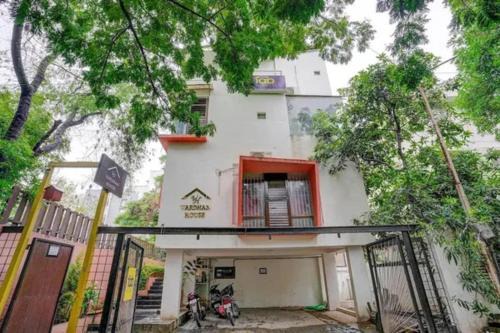 FabHotel Vardhan House I