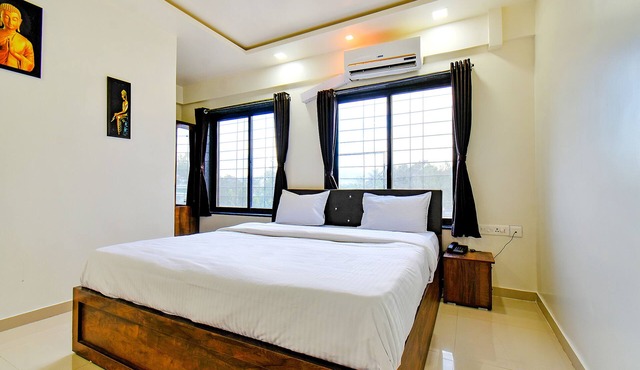 Fabhotel White House
