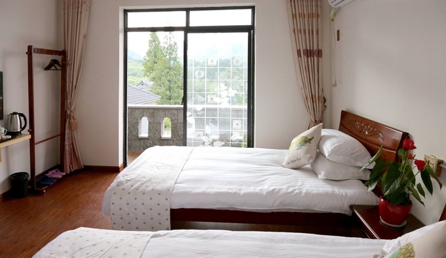 Fleeting Time in Huzhou