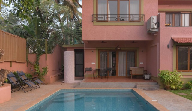 Flor De Lis - 4 BHK Villa w/Pool, wifi & parking behind Sakana in Anjuna