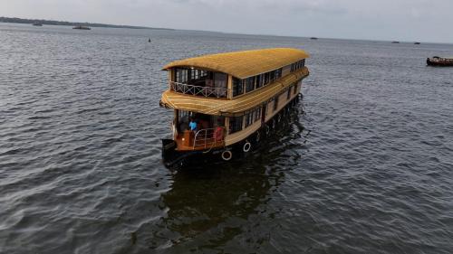 Gold River Sunwaves Houseboat Alleppey