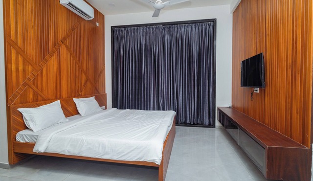 Gorgeous Farm Stay on ECR, Private Pool & Serene Getaway