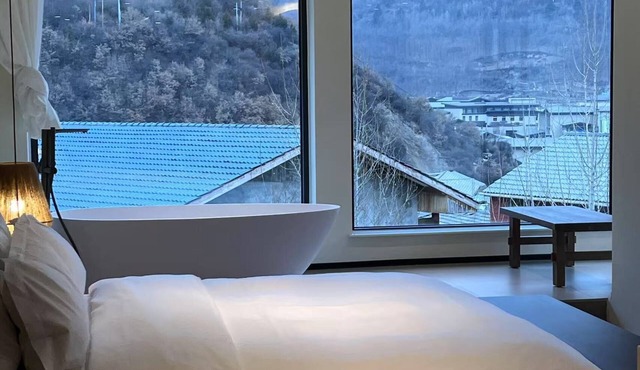 Harmony Zen Retreat in Jiuzhai Valley in Ngawa Autonomous Prefecture