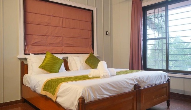 Hillview Villa with Balcony & Spacious Pool Area & AC