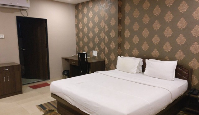 Hiranya Resorts