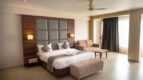 Hirkani Lake Residency