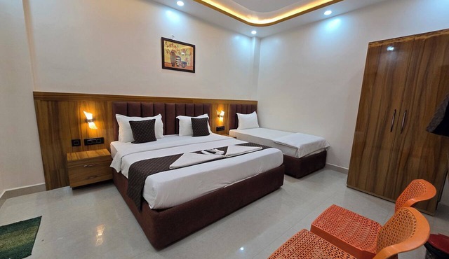 Hotel Hans Palace in Ayodhya