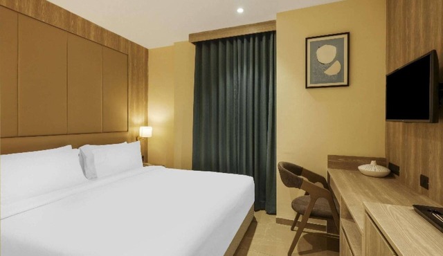 Hotel in Vadodara near Railway Station
