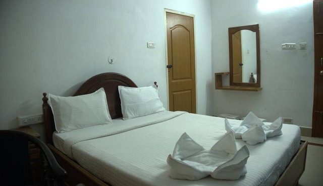 Hotel MAJESTIC INN PALAYAM
