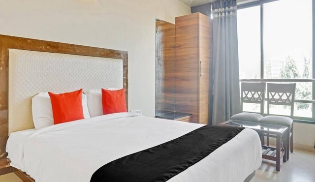 Hotel Maval Grand