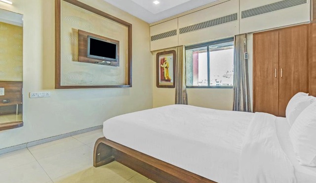 Hotel Sai Sparsh-150 meters from Saibaba temple