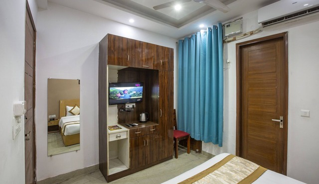 Hotel Surya Palace in Noida