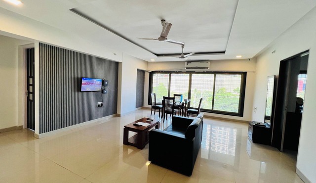 Hsquare Service Apartment Malad