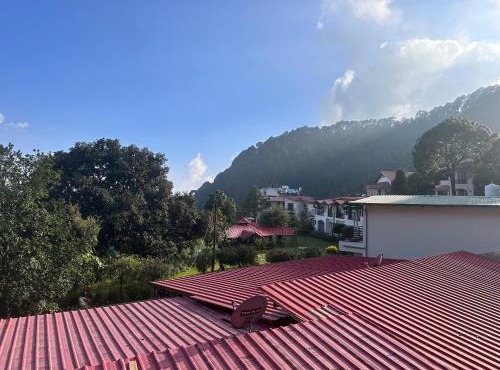 Just naturals - Pauls cottage in Bhowāli