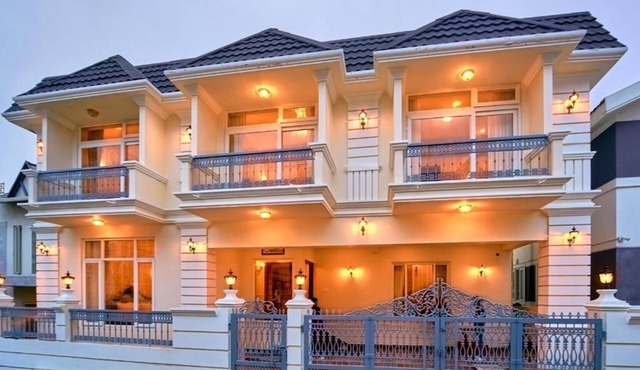KING PALACE BY VOYE HOMES