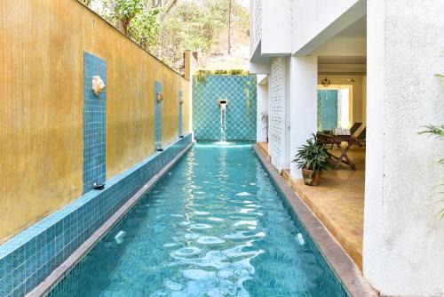 La Mer by The Blue Kite - Pool, Kitchen, Pool Table, Wifi & Security, 10 mins to Candolim Beach & 5 mins to Casino