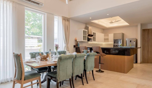 Lux 5BR Villa in Anjuna Perfect for Groups Aria