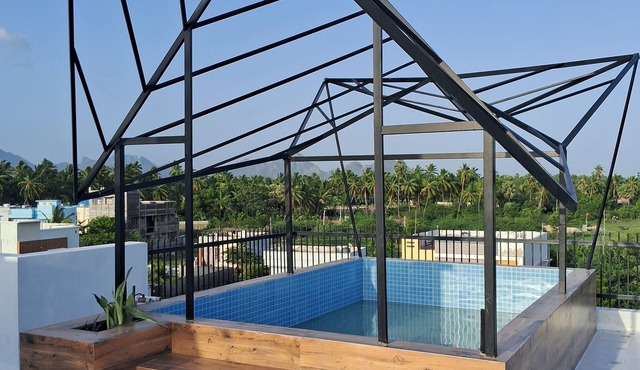 Luxury 2-bedroom apartment with WiFi, AC & Rooftop Jacuzzi pool near Kanyakumari