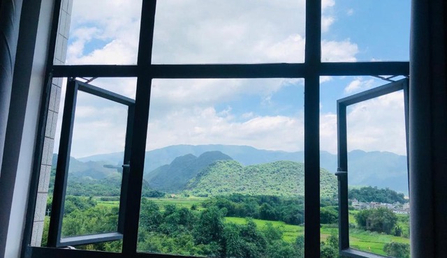 Mountain Spring Villa in Shigutang