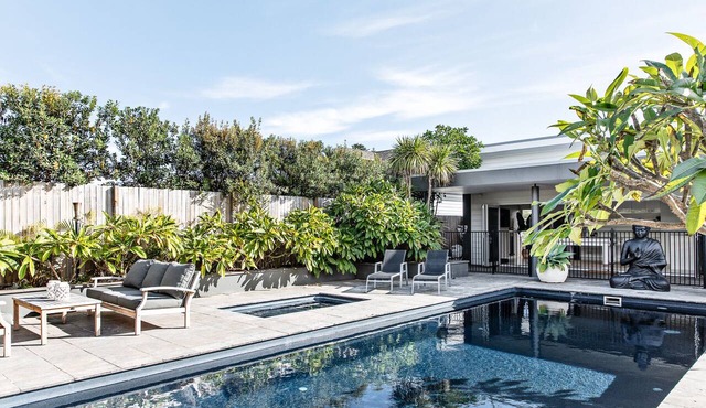 Opposite Werri Beach | Heated pool & spa, 7 bedrooms, ocean views, sleeps 14 in Werri Beach