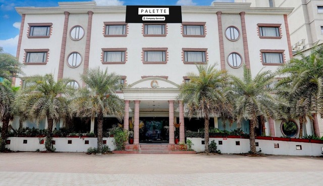Palette Anand Hotel La Casa Inn