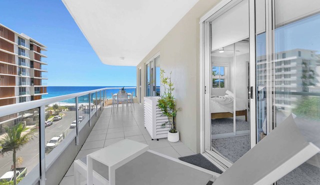 Palm Beachview Luxe Steps to beach & Talle creek in Palm Beach