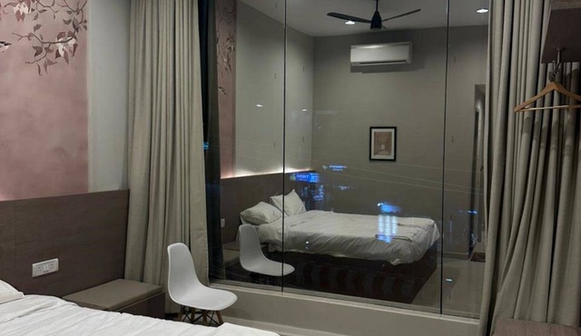 Perfect 10-bedroom hotel with AC in lovely Chennai