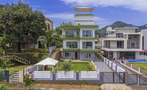 Pinnacle Pure Veg 6BhK With Private pool and Elevator